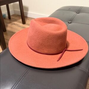 Womens Wide-Brim Felt Fedora Hat in Coral WOOL. New without tag.